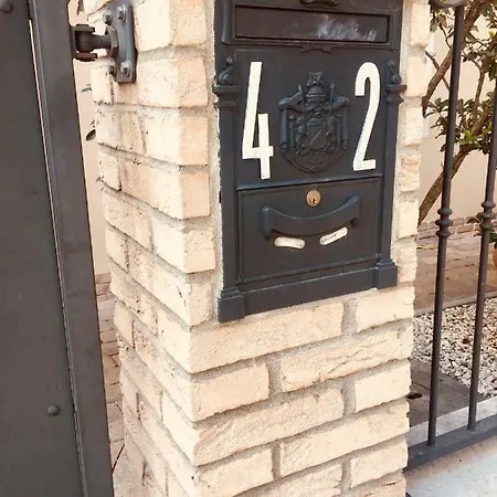 Abitare Al 42 홈스테이 *