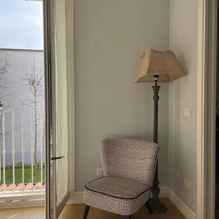 Homestay Abitare Al 42 *